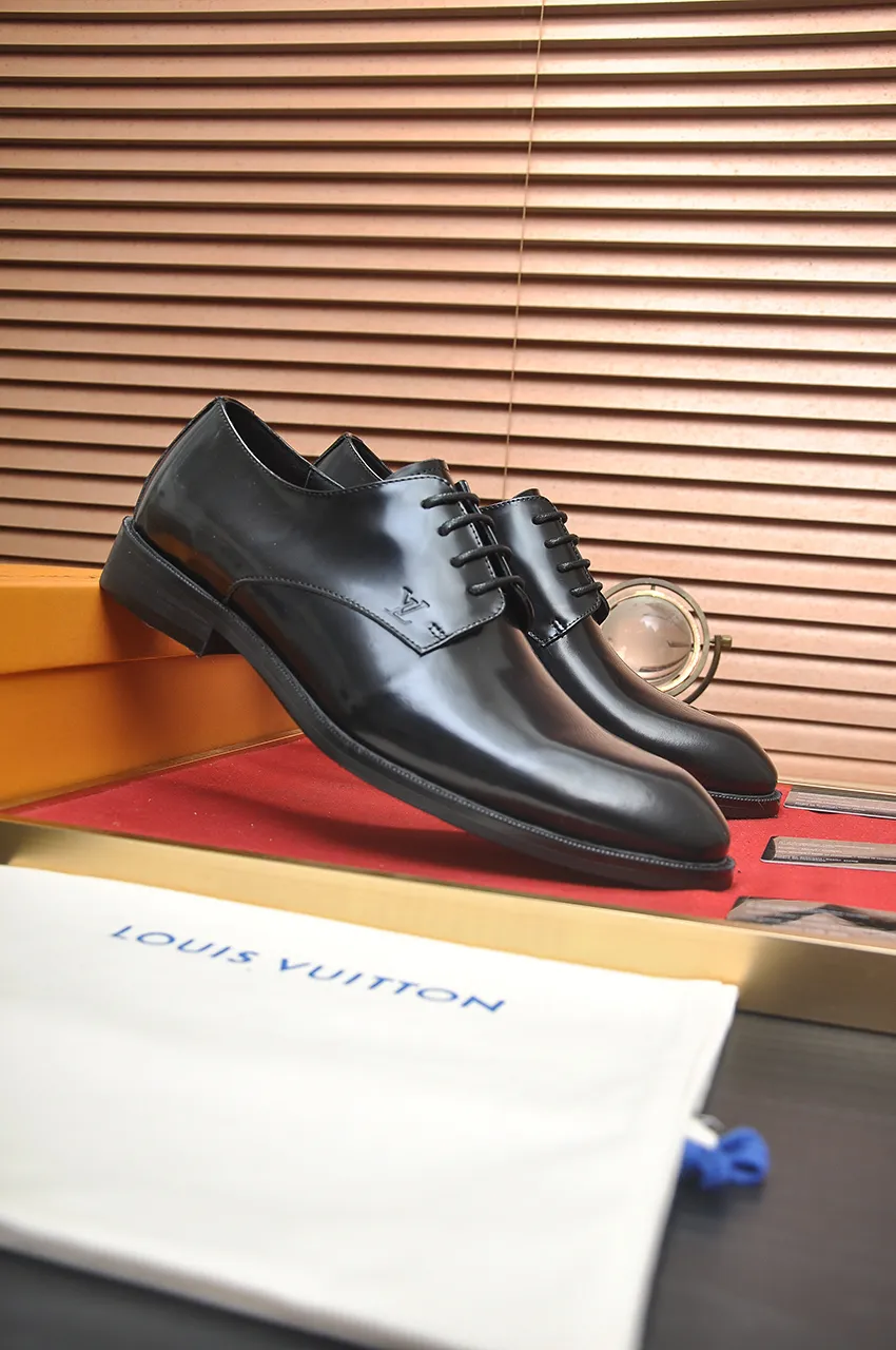Men's men's shoes 💰500💶 [LV] (original single cowhide lining) 🍀LV's latest genuine leather business suit shoes are launched simultaneously on the official website. The first-layer cowhide imported from Italy is made of heavy gold, 💥official website 1:1 rubber outsole. Versatile to wear, high-end without losing class, and the color combination is extraordinary. This four-season style is alluring when worn on your feet, showing off your big-name flair. Standard code 38-45 (45 customized)
